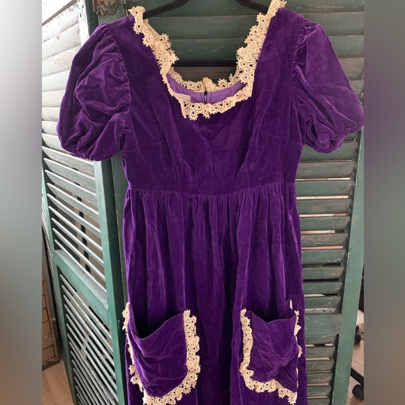 Vintage Couriers purple velvet peasant dress size 7/8 - Picture 4 of 6